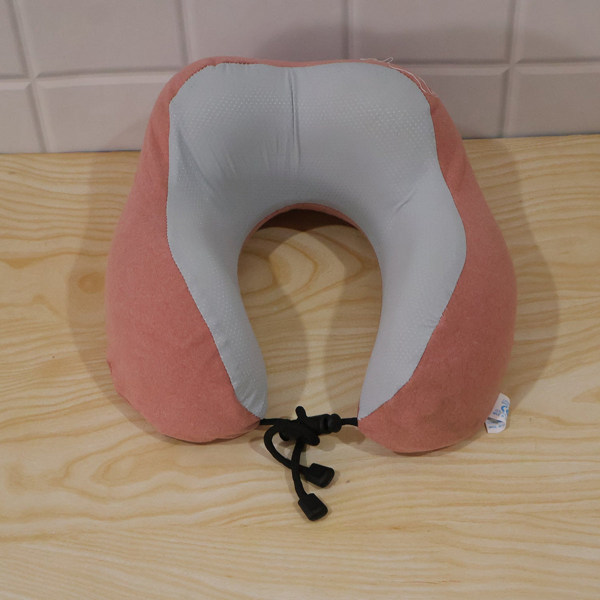 U Shaped Travel Neck Pillow With Adjustable Closure For Comfortable Trips (1 Pc)